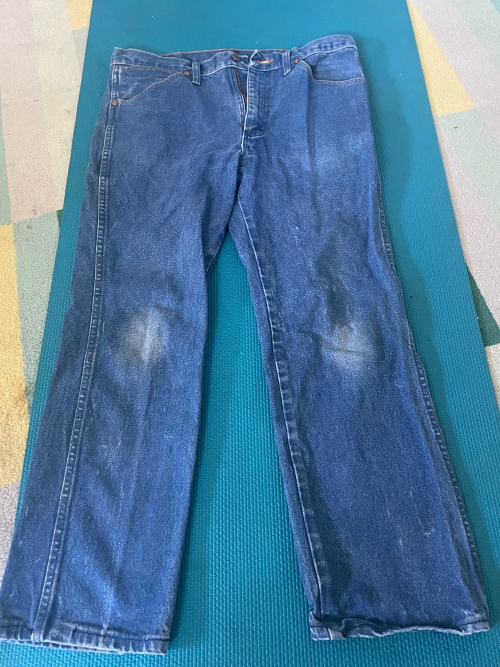 Vintage Men’s Wrangler Denim Blue Jeans / 33X31